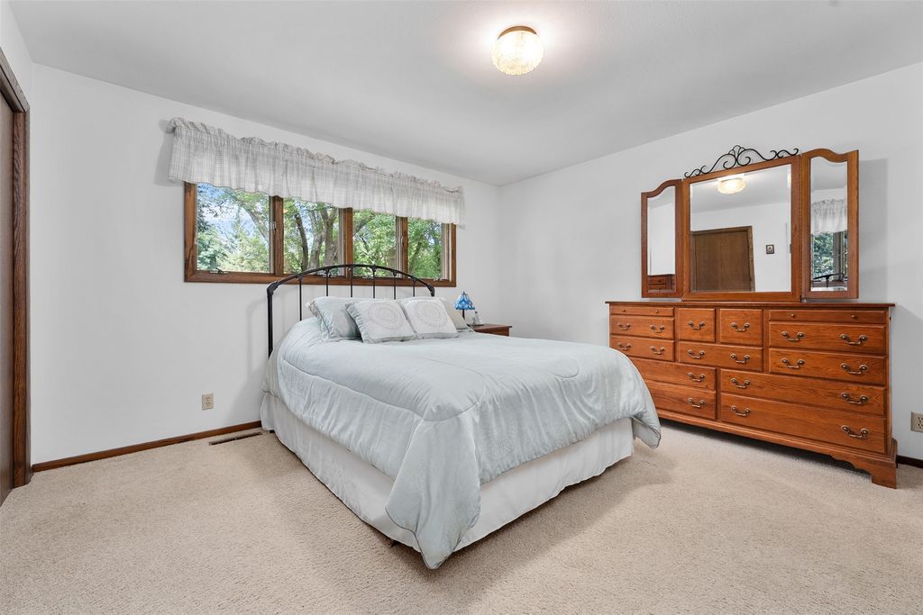 Image 19 of property listing at 2728 E Deblene Lane, Eau Claire, WI 54703