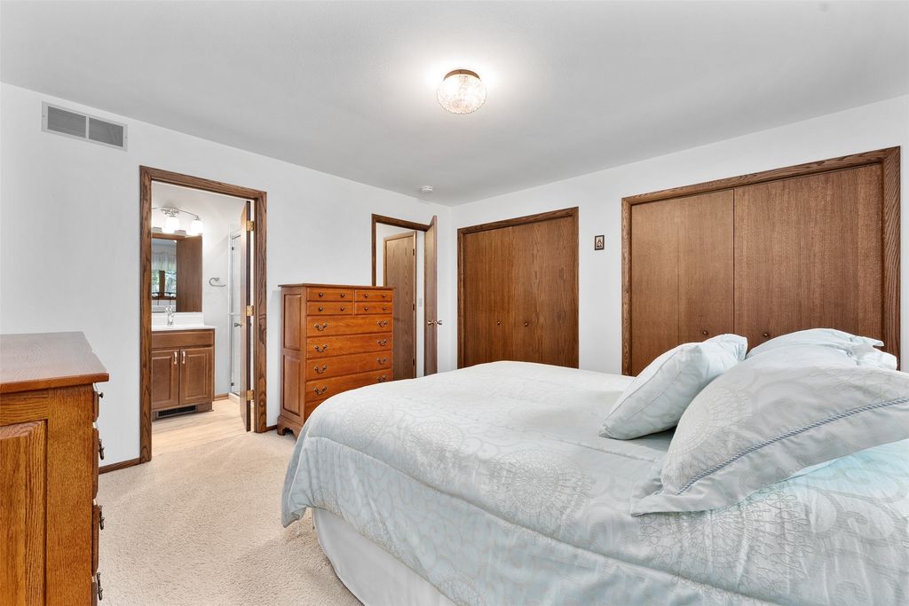Image 20 of property listing at 2728 E Deblene Lane, Eau Claire, WI 54703