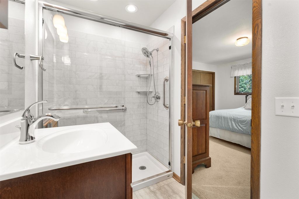 Image 22 of property listing at 2728 E Deblene Lane, Eau Claire, WI 54703