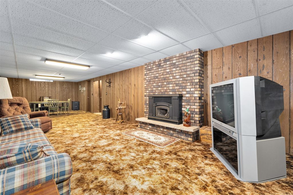 Image 31 of property listing at 2728 E Deblene Lane, Eau Claire, WI 54703
