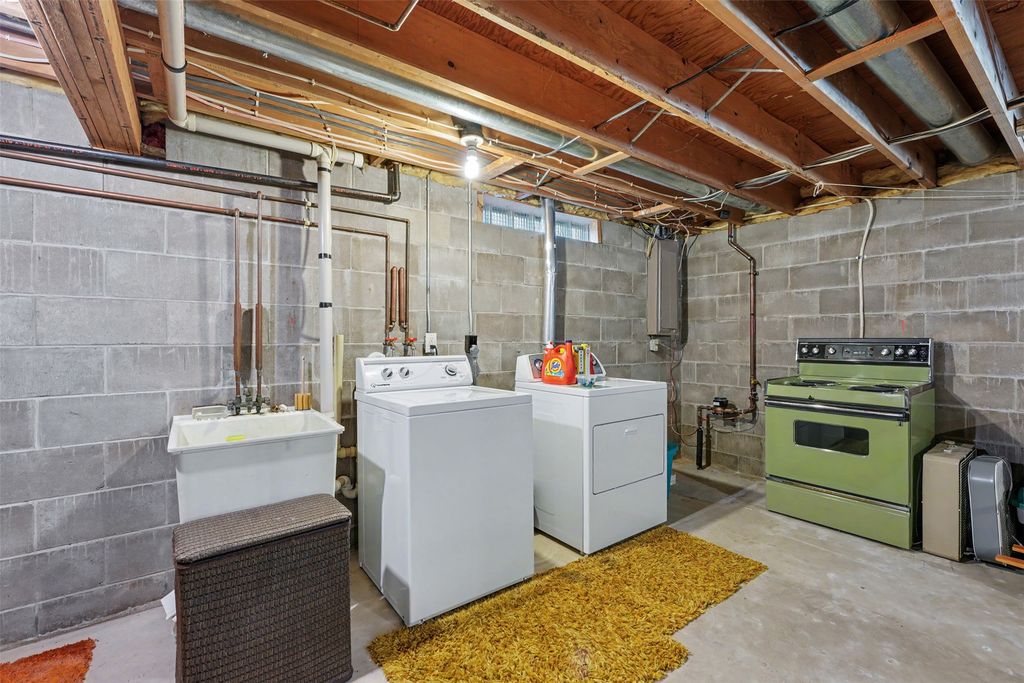 Image 32 of property listing at 2728 E Deblene Lane, Eau Claire, WI 54703