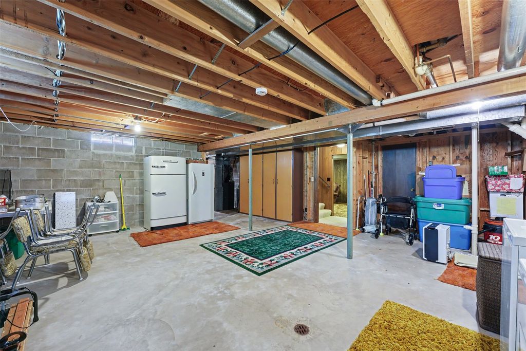 Image 33 of property listing at 2728 E Deblene Lane, Eau Claire, WI 54703