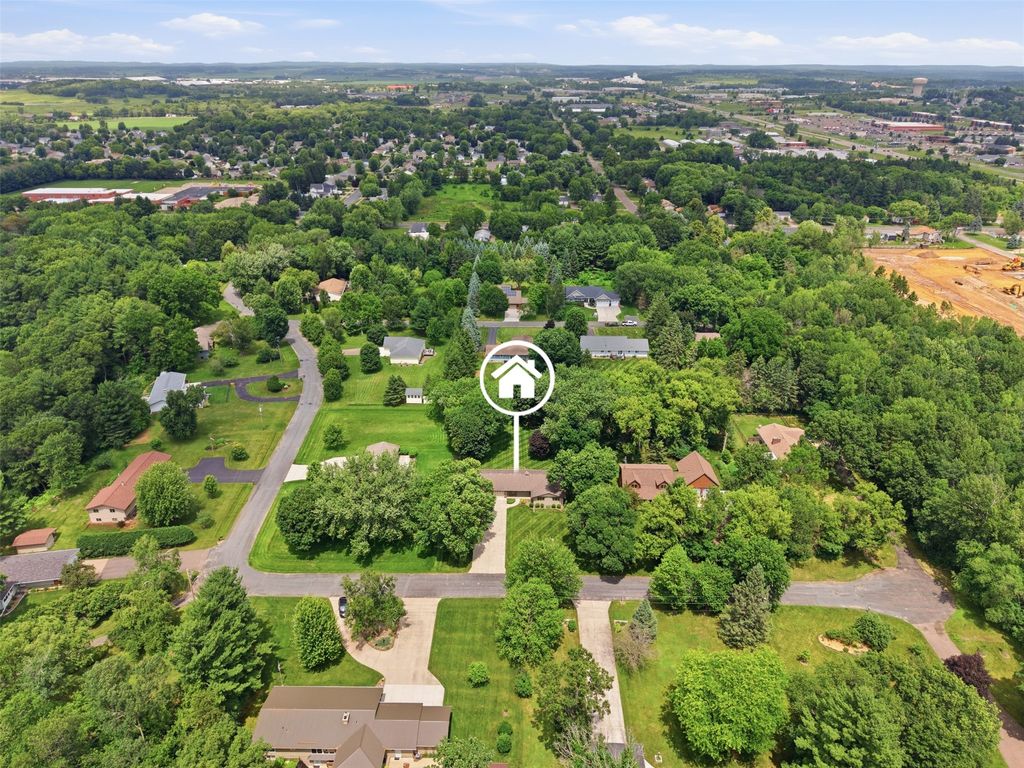 Image 46 of property listing at 2728 E Deblene Lane, Eau Claire, WI 54703