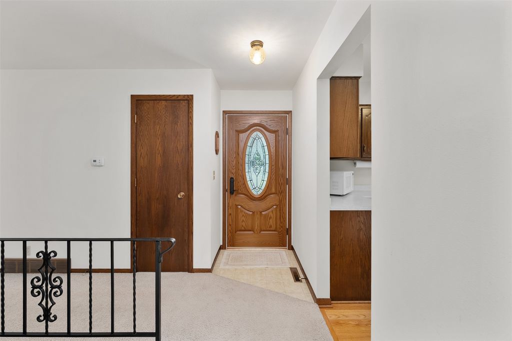 Image 6 of property listing at 2728 E Deblene Lane, Eau Claire, WI 54703