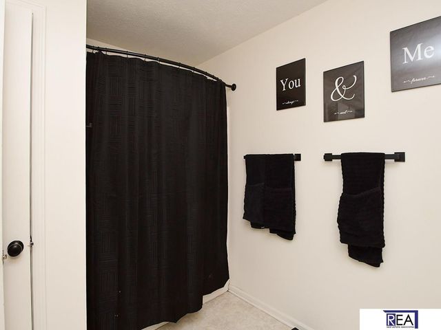 7502 N 107 Avenue N, Omaha, NE 68122