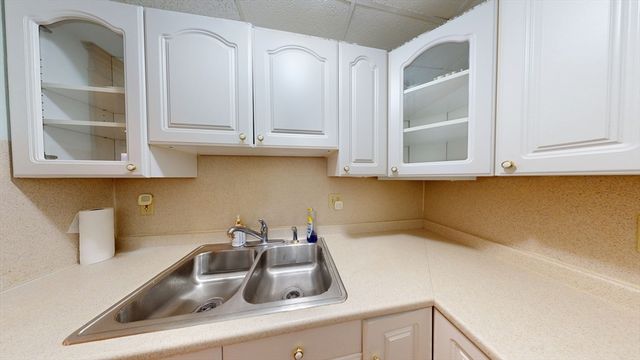 12 Francis 3, Worcester, MA 01606