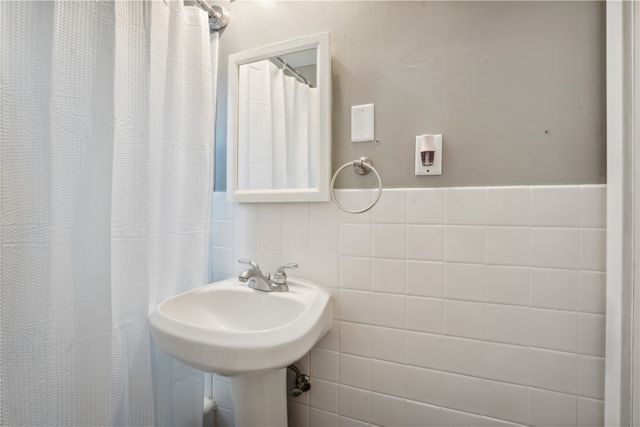 1060 NE 17th Street, Cedar Rapids, IA 52402
