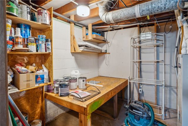 1060 NE 17th Street, Cedar Rapids, IA 52402