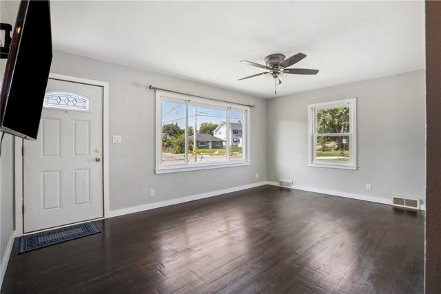 1060 NE 17th Street, Cedar Rapids, IA 52402