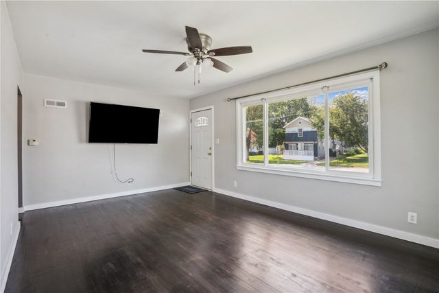 1060 NE 17th Street, Cedar Rapids, IA 52402