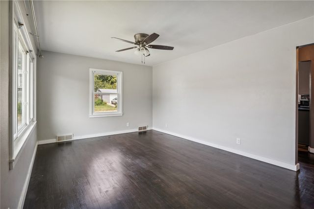 1060 NE 17th Street, Cedar Rapids, IA 52402
