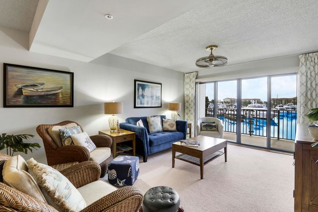 1601 Marina Isle Way 202, Jupiter, FL 33477