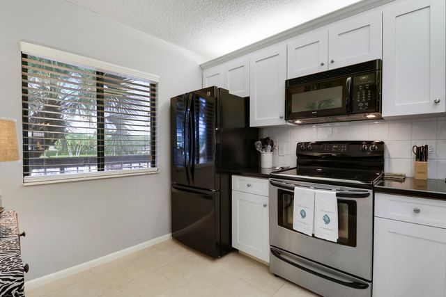 1601 Marina Isle Way 202, Jupiter, FL 33477