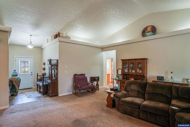 1231 SW 3rd Av, Mill City, OR 97360