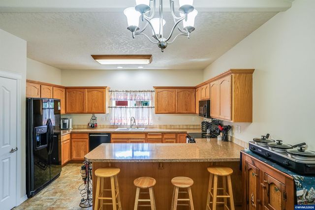 1231 SW 3rd Av, Mill City, OR 97360