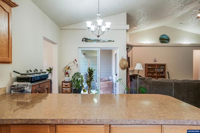 1231 SW 3rd Av, Mill City, OR 97360