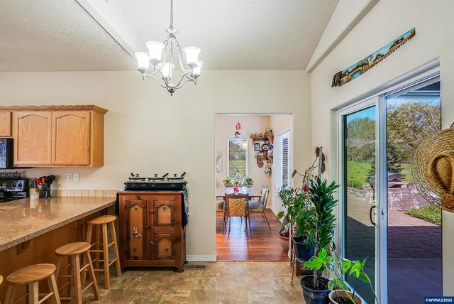 1231 SW 3rd Av, Mill City, OR 97360