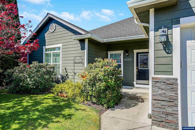 1231 SW 3rd Av, Mill City, OR 97360