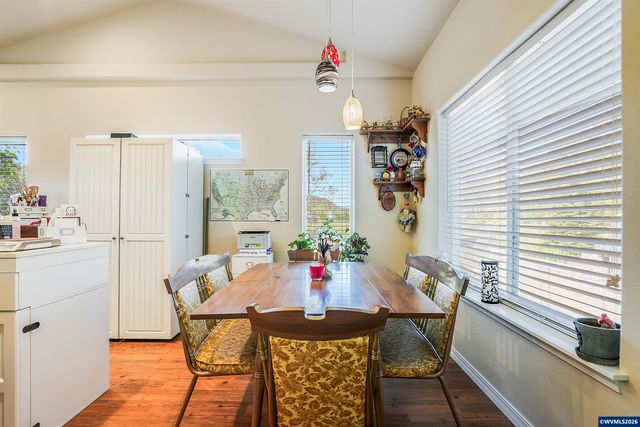 1231 SW 3rd Av, Mill City, OR 97360