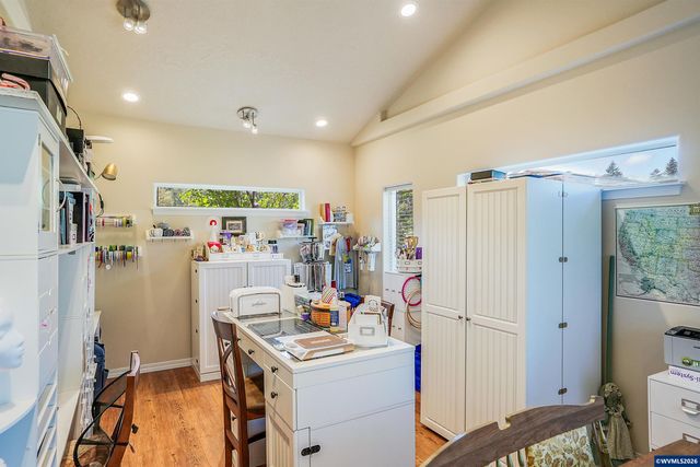 1231 SW 3rd Av, Mill City, OR 97360