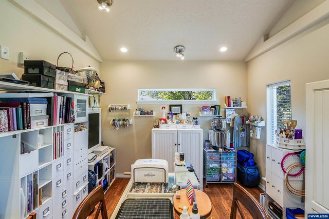 1231 SW 3rd Av, Mill City, OR 97360