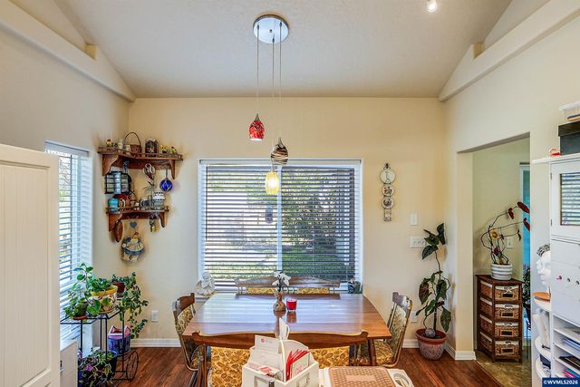 1231 SW 3rd Av, Mill City, OR 97360