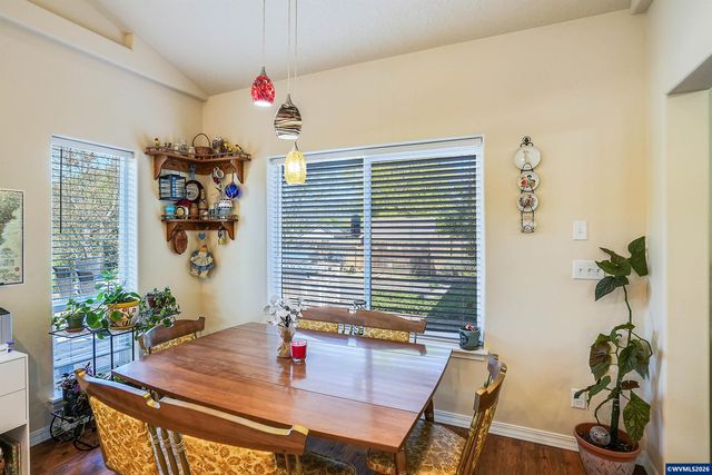 1231 SW 3rd Av, Mill City, OR 97360