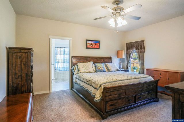 1231 SW 3rd Av, Mill City, OR 97360