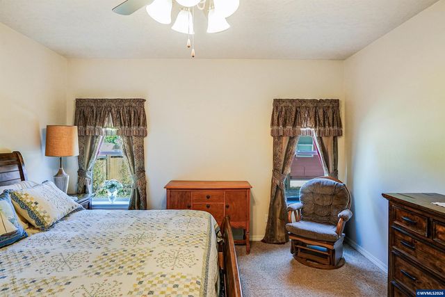 1231 SW 3rd Av, Mill City, OR 97360