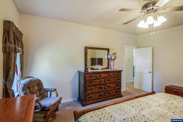 1231 SW 3rd Av, Mill City, OR 97360