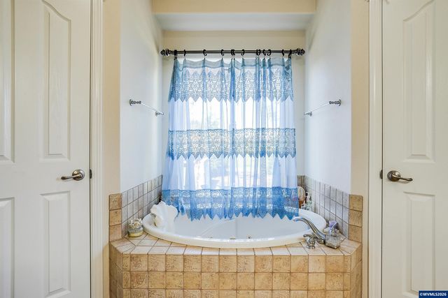 1231 SW 3rd Av, Mill City, OR 97360