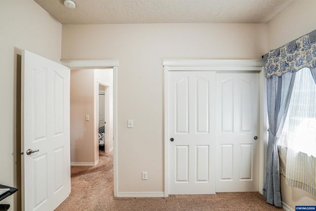 1231 SW 3rd Av, Mill City, OR 97360