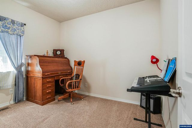 1231 SW 3rd Av, Mill City, OR 97360