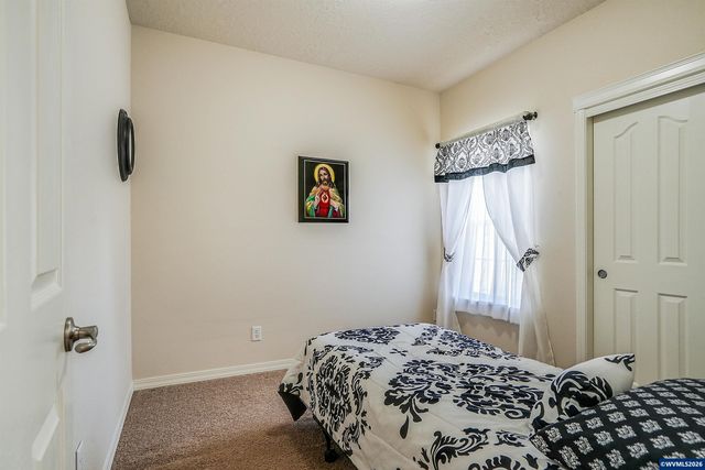 1231 SW 3rd Av, Mill City, OR 97360