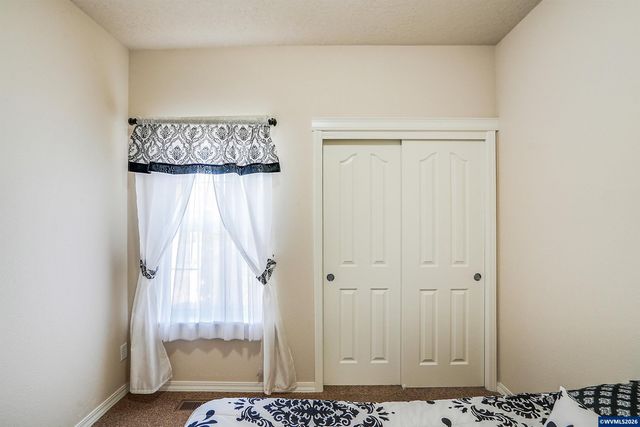 1231 SW 3rd Av, Mill City, OR 97360