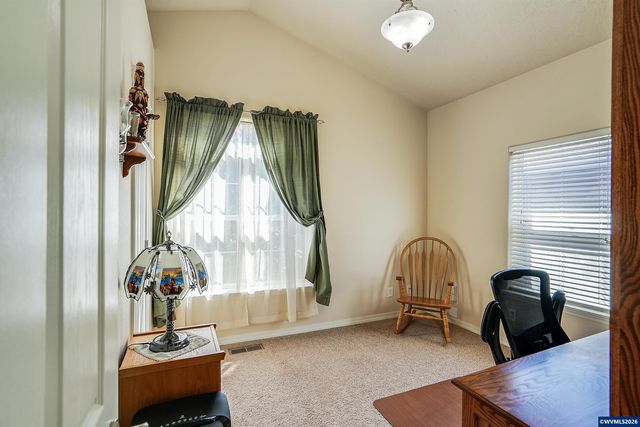 1231 SW 3rd Av, Mill City, OR 97360