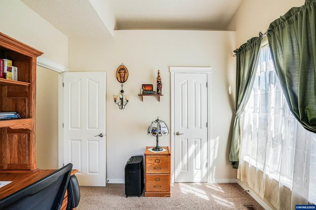 1231 SW 3rd Av, Mill City, OR 97360