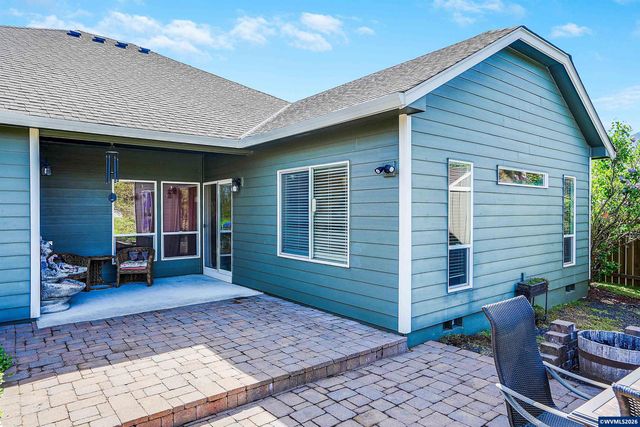 1231 SW 3rd Av, Mill City, OR 97360