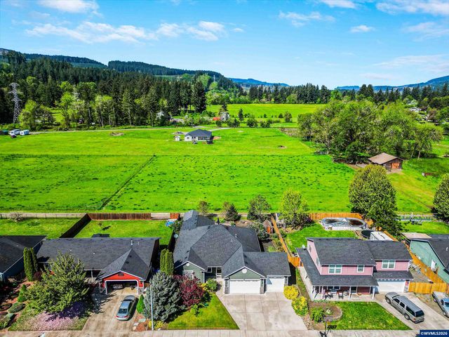 1231 SW 3rd Av, Mill City, OR 97360