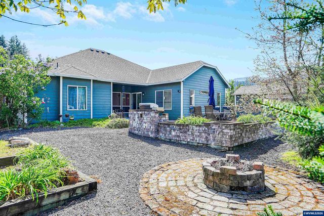 1231 SW 3rd Av, Mill City, OR 97360