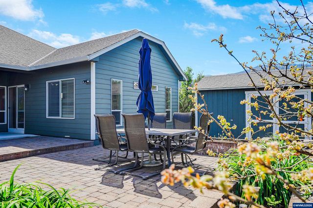 1231 SW 3rd Av, Mill City, OR 97360