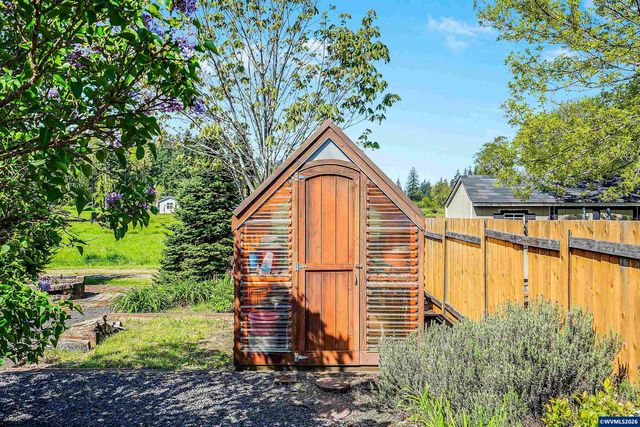 1231 SW 3rd Av, Mill City, OR 97360