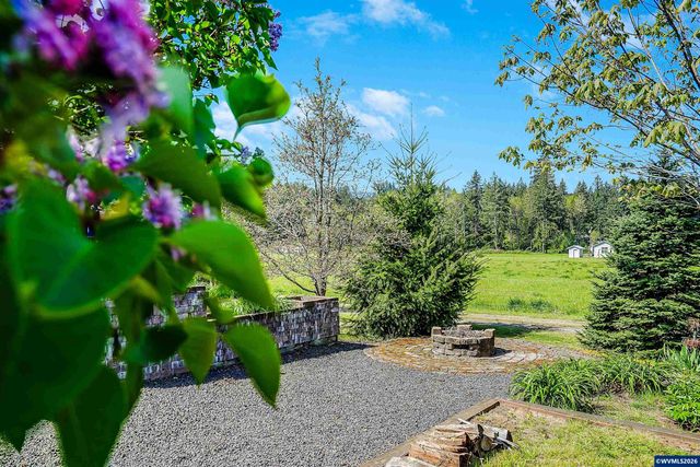 1231 SW 3rd Av, Mill City, OR 97360