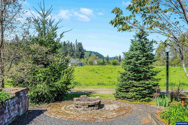 1231 SW 3rd Av, Mill City, OR 97360