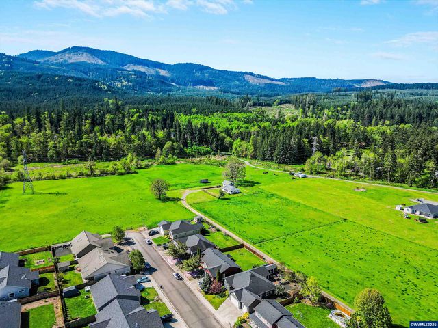 1231 SW 3rd Av, Mill City, OR 97360