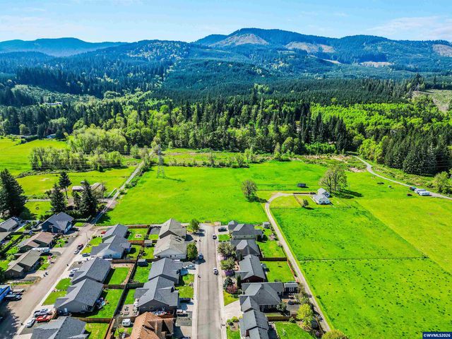 1231 SW 3rd Av, Mill City, OR 97360