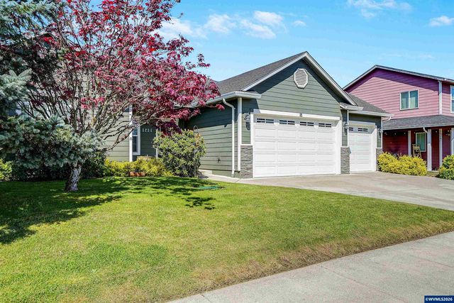 1231 SW 3rd Av, Mill City, OR 97360