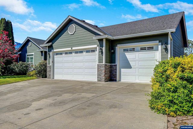 1231 SW 3rd Av, Mill City, OR 97360