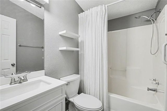 1002 NE White Oaks Lane, Oak Grove, MO 64075