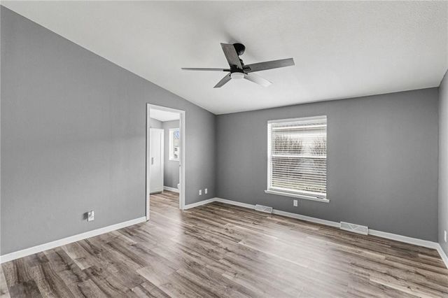 1002 NE White Oaks Lane, Oak Grove, MO 64075